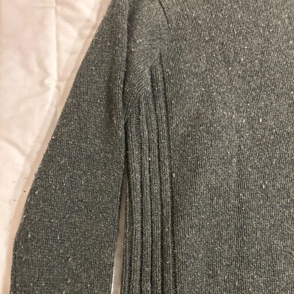 Vintage ribbed neck lambswool sweater. - Picture 2 of 3